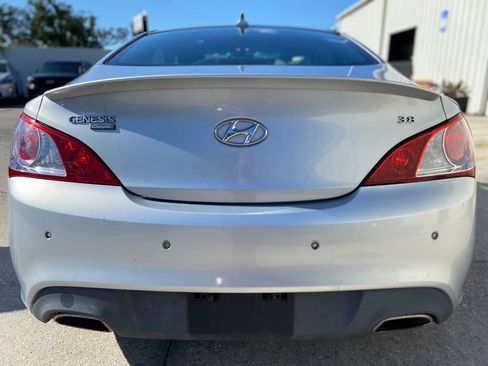 Used 2012 Hyundai Genesis 3.8 RWD image 4