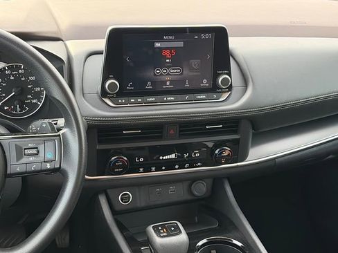 Used 2023 Nissan Rogue SV image 14