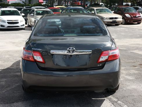 Used 2010 Toyota Camry LE FWD image 9