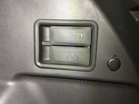 Used 2024 Chevrolet Equinox LT FWD image 43