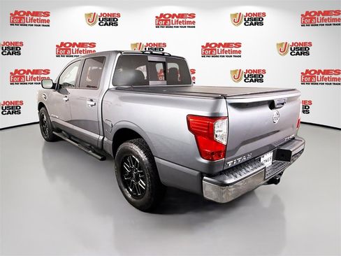 Used 2017 Nissan Titan SV image 2