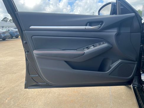 New 2026 Nissan Altima 2.5 SR FWD image 10