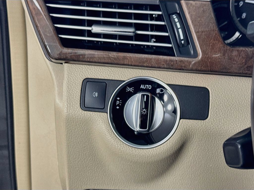 Used 2013 Mercedes-Benz E 350 4MATIC Sedan image 10