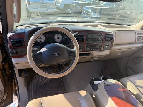 Used 2005 Ford F350 Lariat image 10