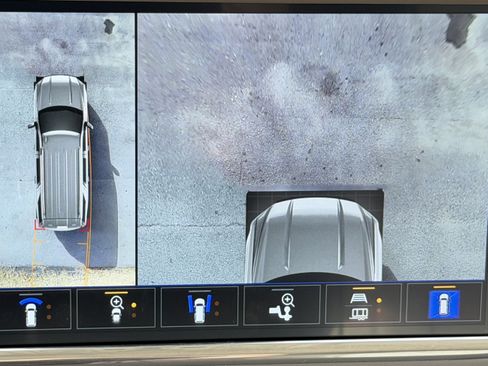 Used 2023 GMC Yukon XL Denali image 35