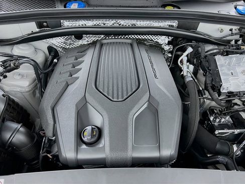 New 2026 Porsche Macan image 32