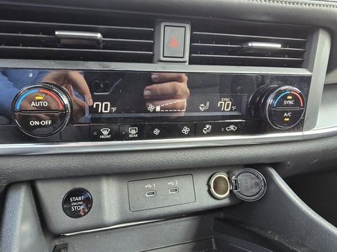 Used 2024 Nissan Rogue SV image 19