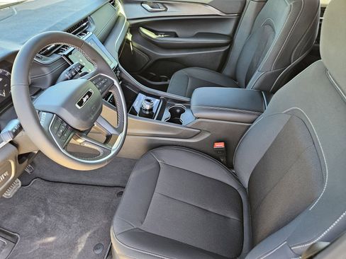 New 2026 Jeep Grand Cherokee Laredo image 14