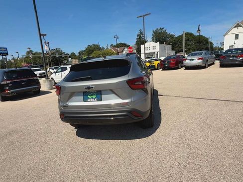Used 2024 Chevrolet Trax RS w/ Sunroof Package FWD image 7