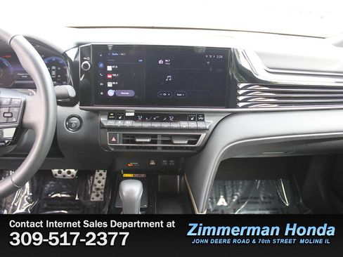 Used 2025 Toyota Camry XSE FWD image 16