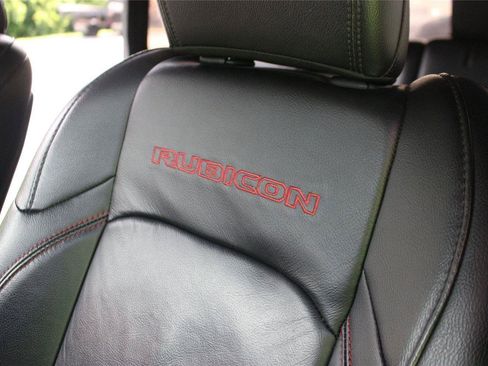 Used 2018 Jeep Wrangler Unlimited Rubicon w/ Cold Weather Group image 15