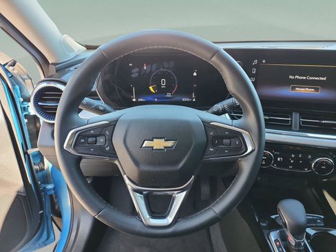 Used 2025 Chevrolet Trax LT w/ Driver Confidence Package image 10