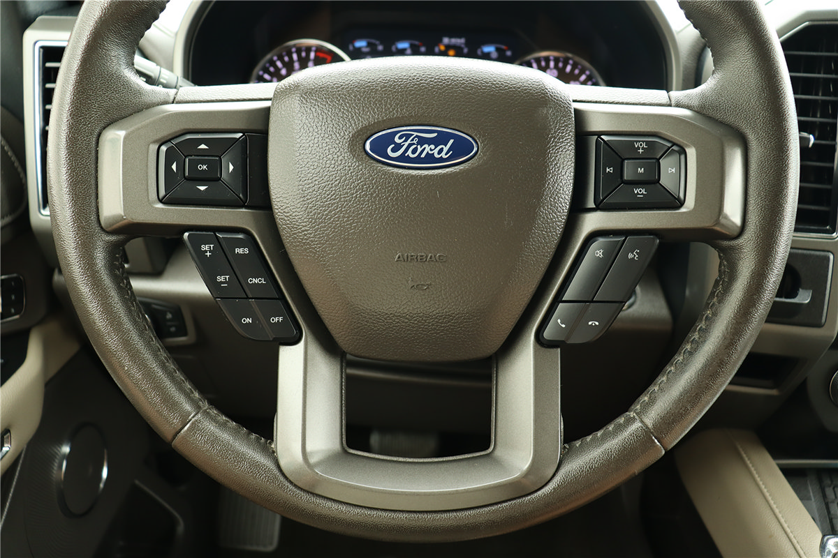 Used 2020 Ford Expedition XLT w/ Equipment Group 202A AWD/4WD image 42