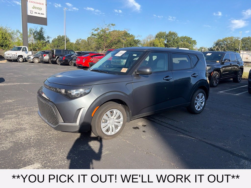 Used 2025 Kia Soul LX FWD image 3