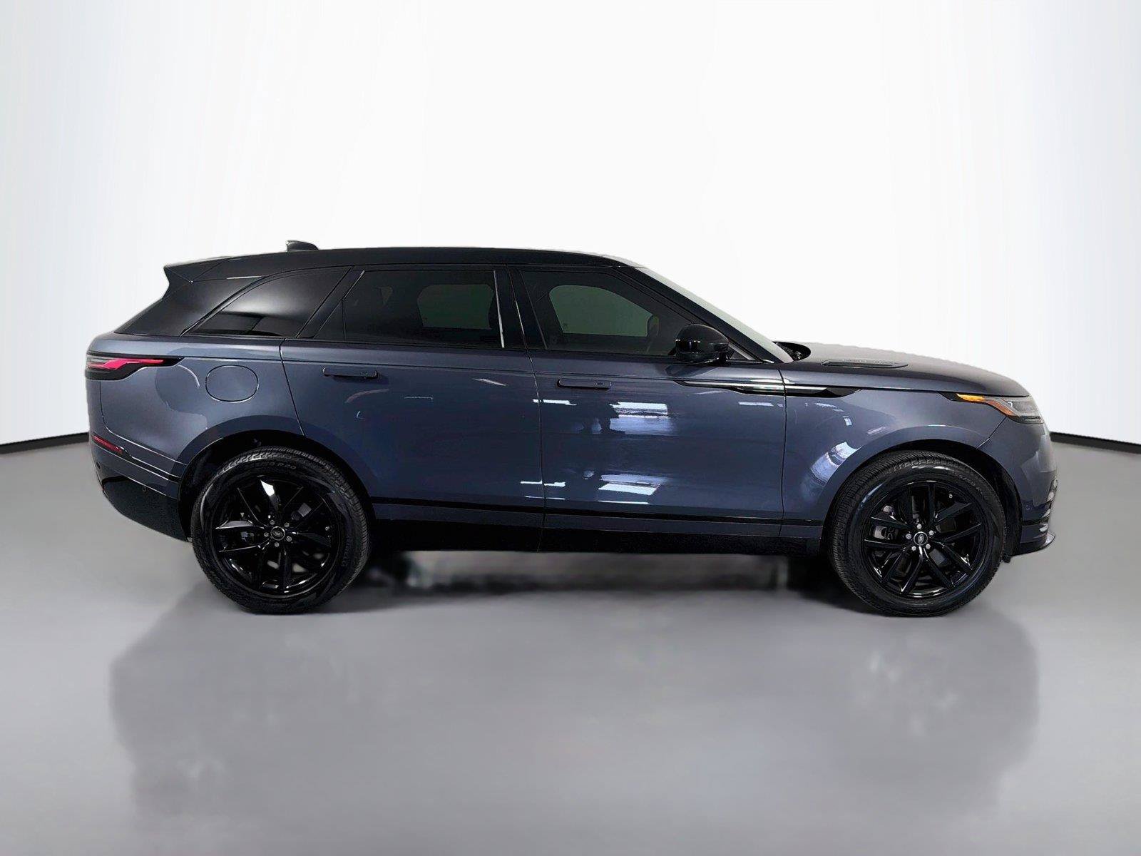Certified 2026 Land Rover Range Rover Velar Dynamic SE AWD/4WD image 4