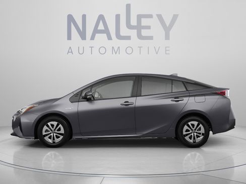 Used 2018 Toyota Prius Four FWD image 2