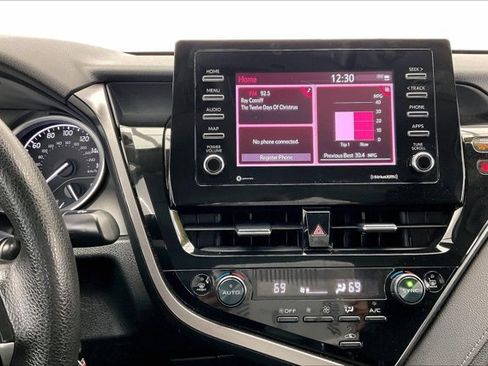 Used 2023 Toyota Camry LE image 5