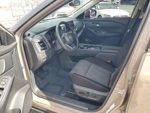 Certified 2024 Nissan Rogue SV FWD image 12