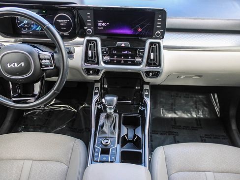 Used 2023 Kia Sorento SX image 13