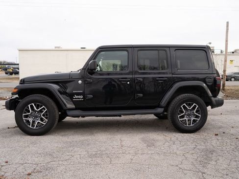 Used 2024 Jeep Wrangler Unlimited Sahara AWD/4WD image 3