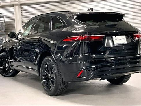 Certified 2025 Jaguar F-PACE R-Dynamic S image 10