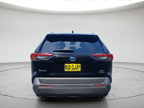 Used 2021 Toyota RAV4 XLE Premium AWD/4WD image 4
