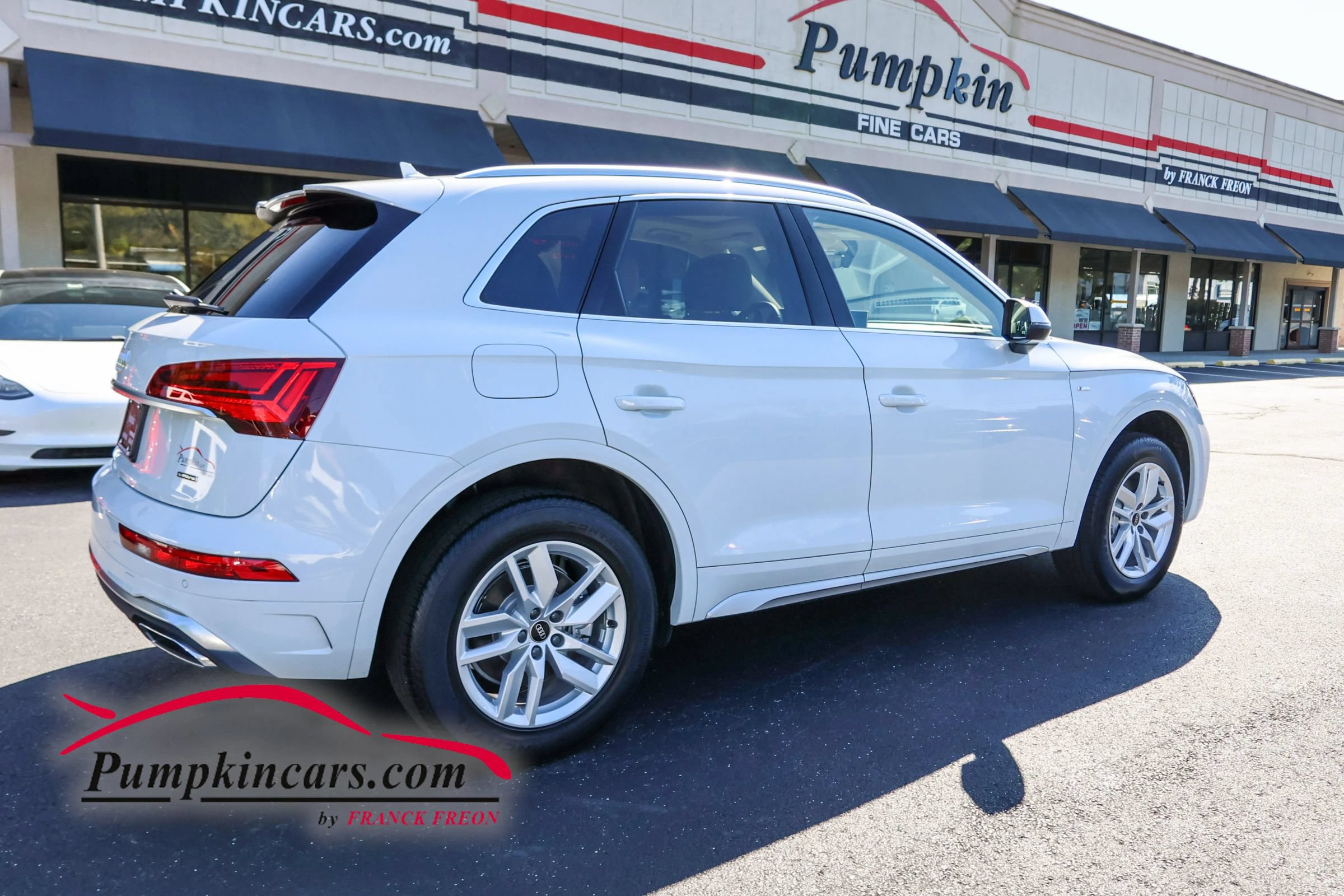 Used 2023 Audi Q5 2.0T Premium w/ Convenience Package AWD/4WD image 2