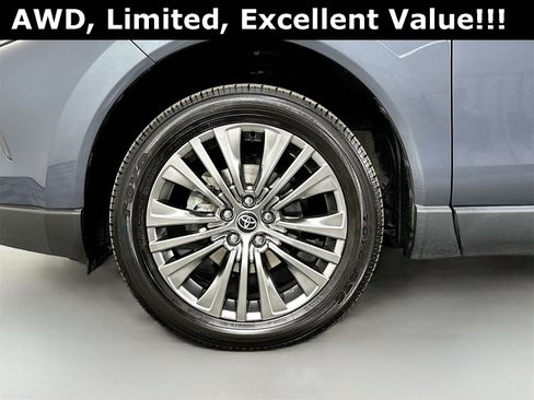 Used 2021 Toyota Venza Limited image 33