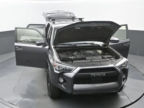 Used 2021 Toyota 4Runner SR5 AWD/4WD image 34