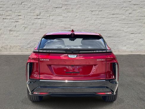 Certified 2025 Cadillac Lyriq Luxury w/ LPO, Floor Liner Package AWD/4WD image 4