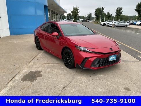 Used 2025 Toyota Camry SE AWD/4WD image 8