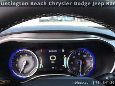 Used 2026 Chrysler Pacifica Select image 23