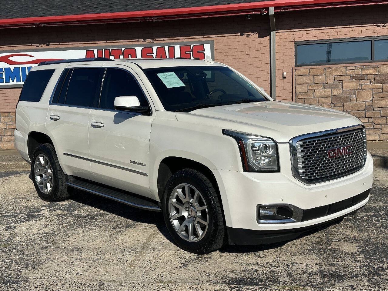 Used 2015 GMC Yukon Denali w/ Open Road Package AWD/4WD image 2