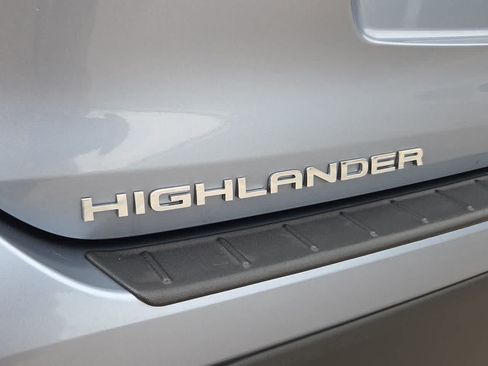 Certified 2024 Toyota Highlander XLE FWD image 10
