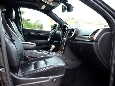 Used 2017 Jeep Grand Cherokee Limited AWD/4WD image 9