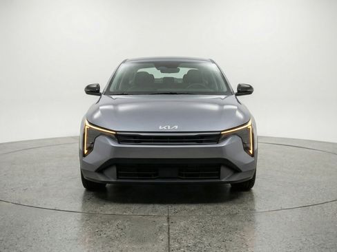 Used 2025 Kia K4 LXS image 2
