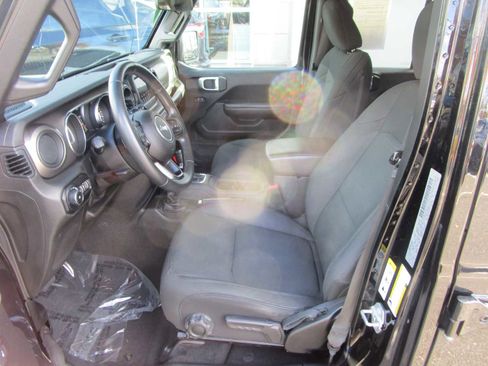 Used 2019 Jeep Wrangler Unlimited Sport S image 12