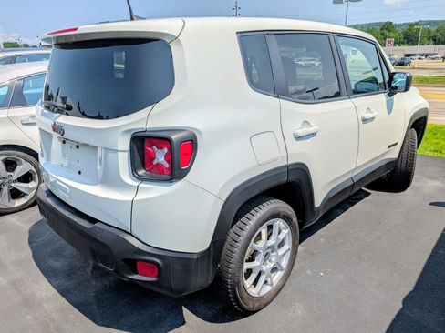 Used 2023 Jeep Renegade Latitude AWD/4WD image 4