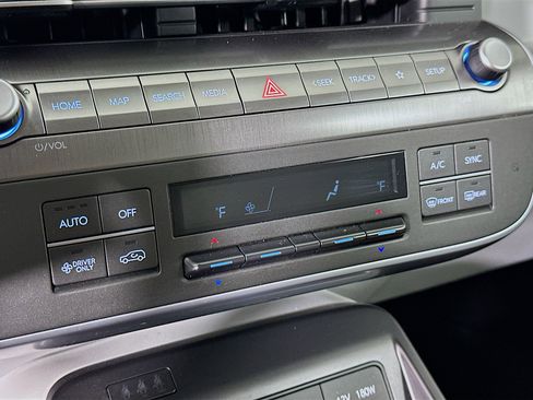 Used 2024 Hyundai Kona SEL FWD image 24