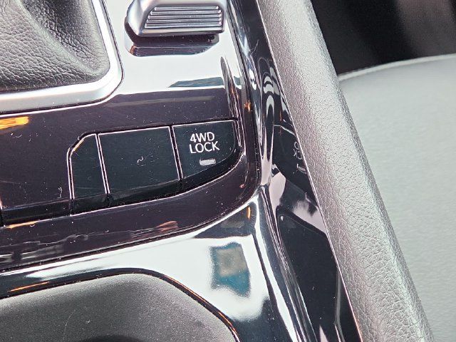 Used 2025 Jeep Compass Limited AWD/4WD image 16