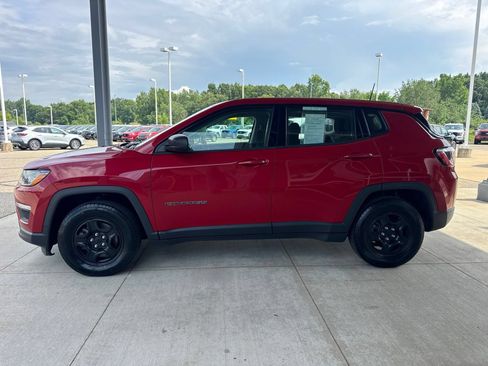 Used 2018 Jeep Compass Sport w/ Tech Group FWD image 3
