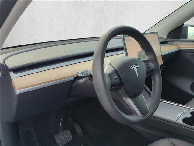 Used 2025 Tesla Model Y Long Range RWD image 13
