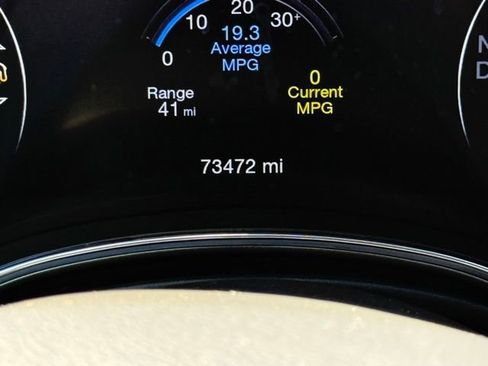 Used 2019 Jeep Grand Cherokee Laredo AWD/4WD image 4
