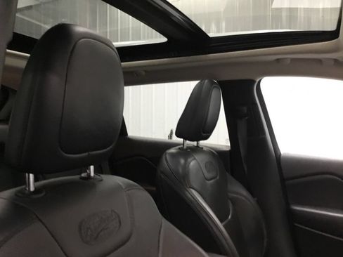 Used 2018 Jeep Cherokee Overland AWD/4WD image 21