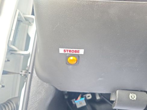Used 2015 Chevrolet Express 2500 RWD image 26