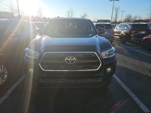 Used 2017 Toyota Tacoma SR5 image 2