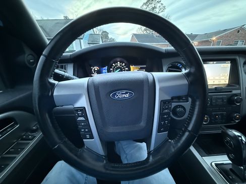 Used 2017 Ford Expedition Limited w/ Equipment Group 301A AWD/4WD image 28