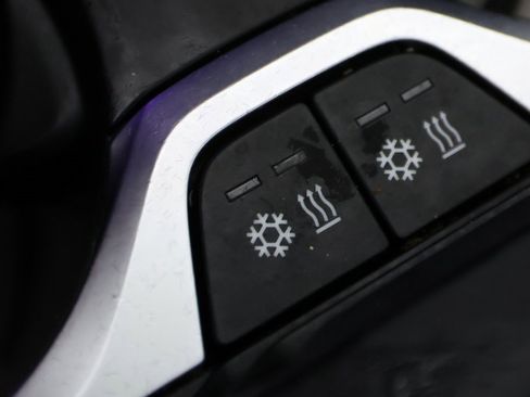 Used 2022 BMW X7 xDrive40i w/ M Sport Package image 48