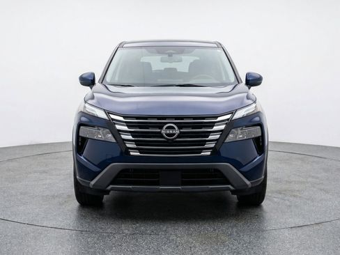 Used 2025 Nissan Rogue SV AWD/4WD image 2