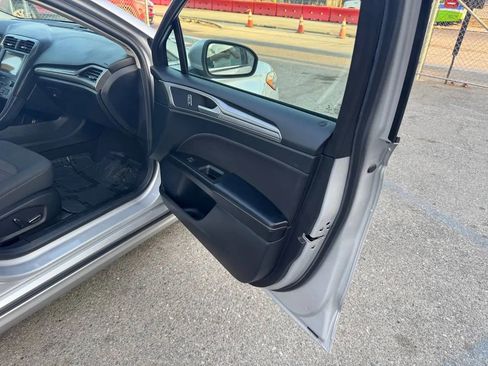Used 2019 Ford Fusion SE image 22